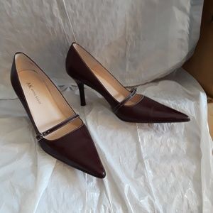 Wine pumps with strap accent